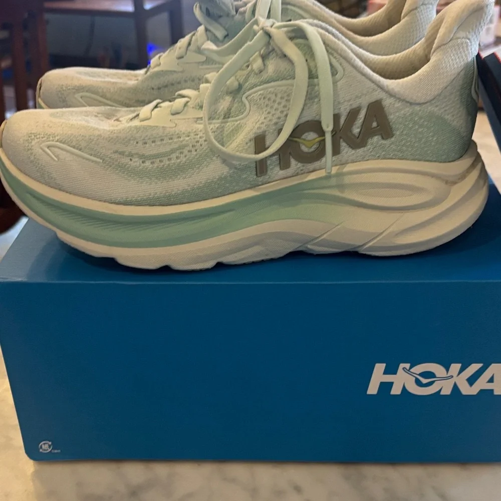Hoka Women's sea green Clifton 10 Athletic Shoes - Picture 1 of 8